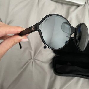 CHANEL SUNGLASSES + QUILTED CASE